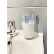 KUBEK ŁAZIENKOWY BIAŁY Z PODSTAWKĄ BAMBUSOWĄ