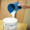 PLASTIKOWY POJEMNIK NA FARBĘ (600 ML)